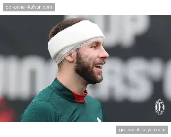 帕夫洛维奇遭猛烈撞击致腓骨出血，出战帕尔马存疑