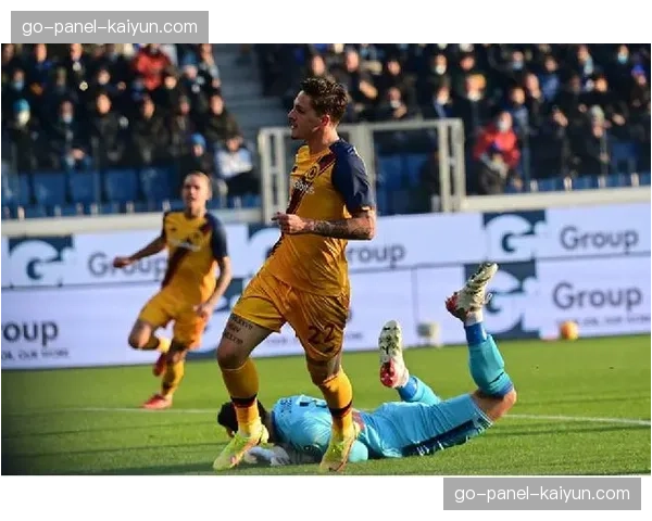 赛前训练公开，罗马重点演练防守反击战术