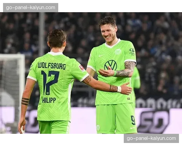 法兰克福3-2逆转沃尔夫斯堡，下半场通过高位抢断发起三次致命转换